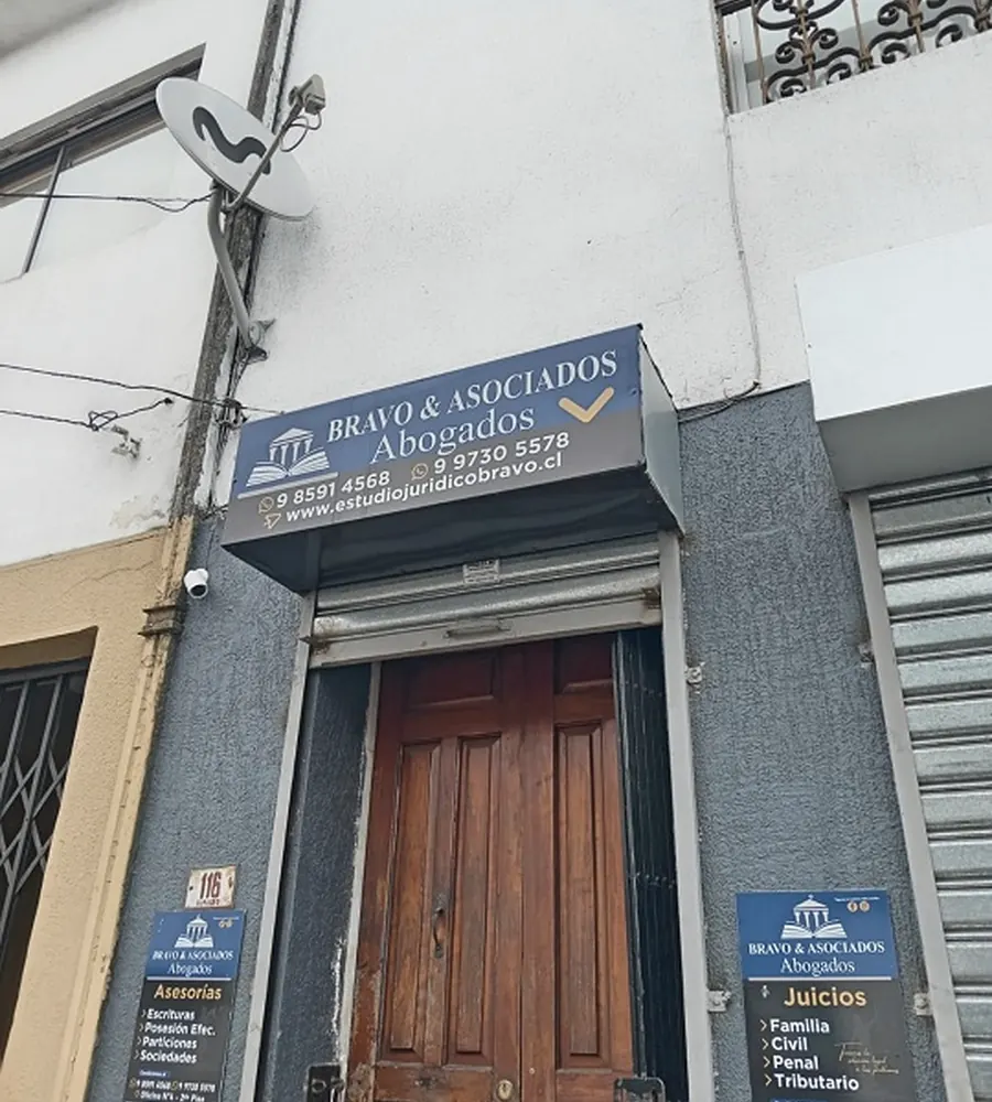 Fachada de la oficina del estudio en Almagro 116, Los Ángeles